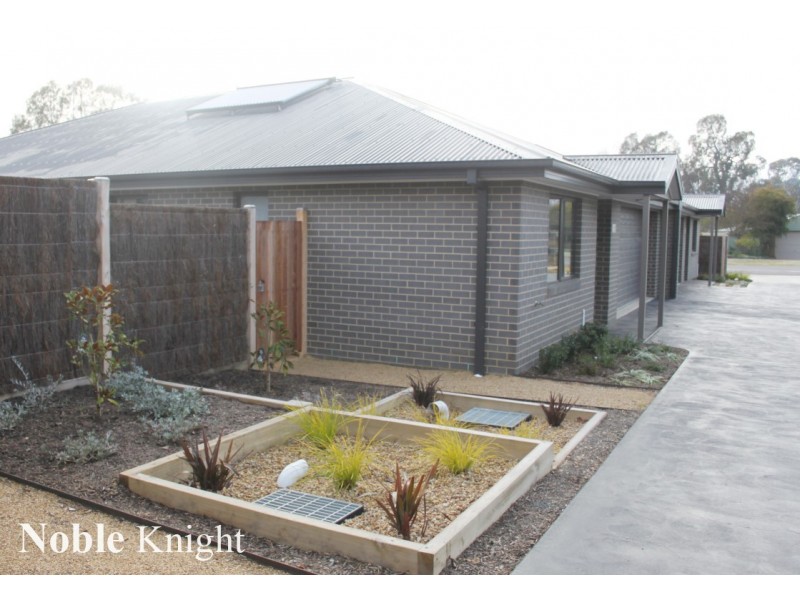 4/3 Highton Lane, Mansfield VIC 3722