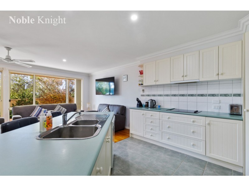 2/50 Somerset Crescent, Mansfield VIC 3722