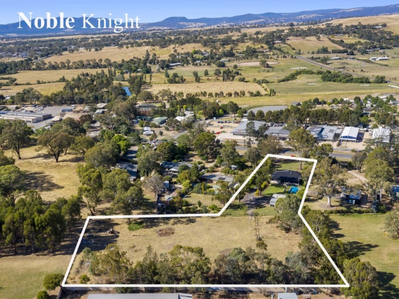 3 Amor Drive, Mansfield VIC 3722