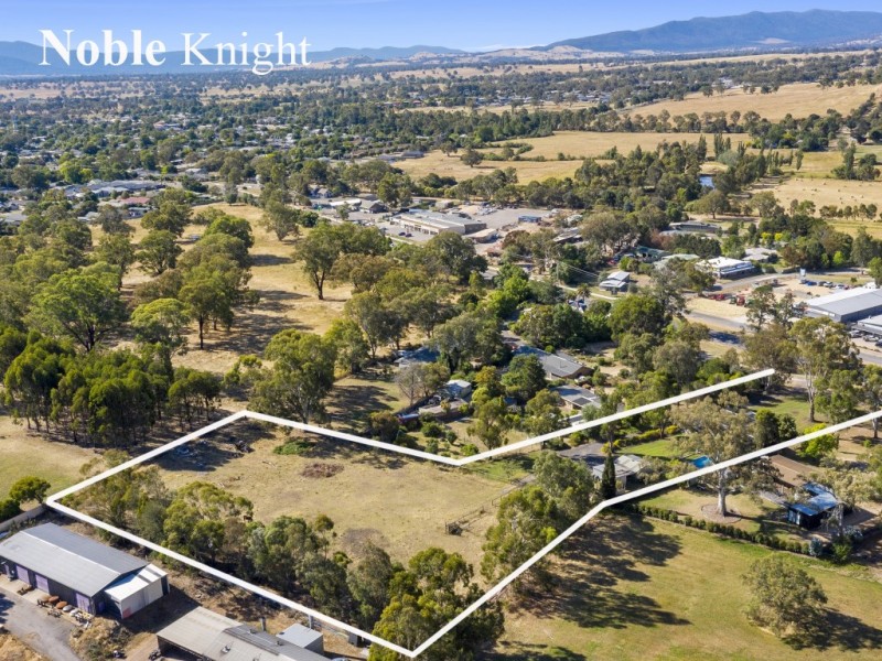 3 Amor Drive, Mansfield VIC 3722