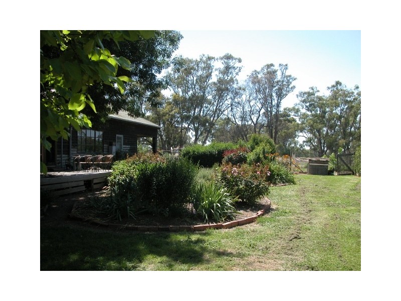 460 West Bunbartha Road, Tallygaroopna VIC 3634