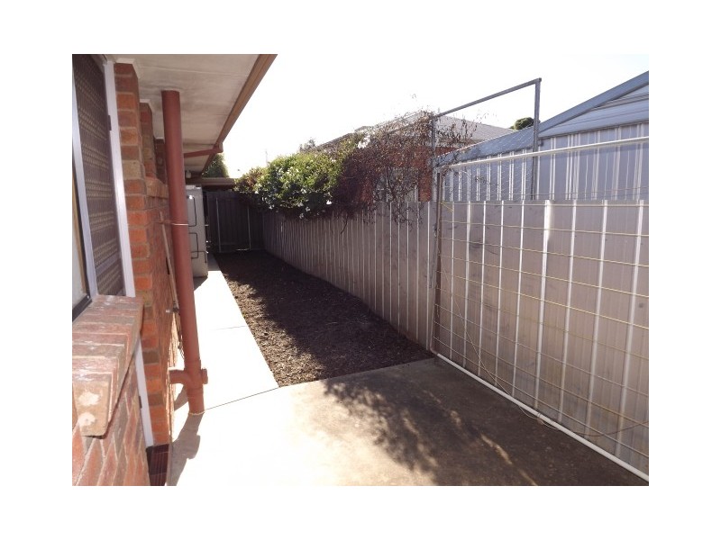 2/13 Clydesdale Court, Mooroopna VIC 3629