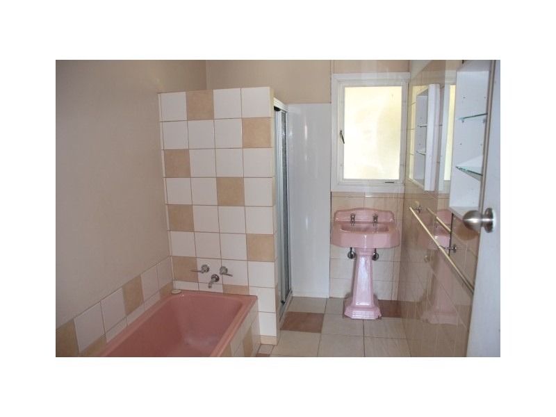 39A & 39B Mcgregor Crescent, Shepparton VIC 3630