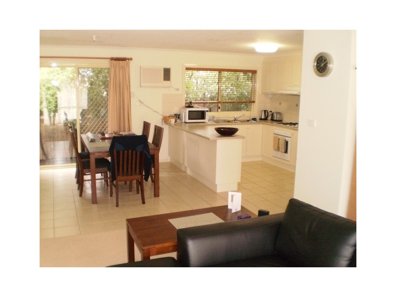 2/17 Menzies Crescent, Shepparton VIC 3630