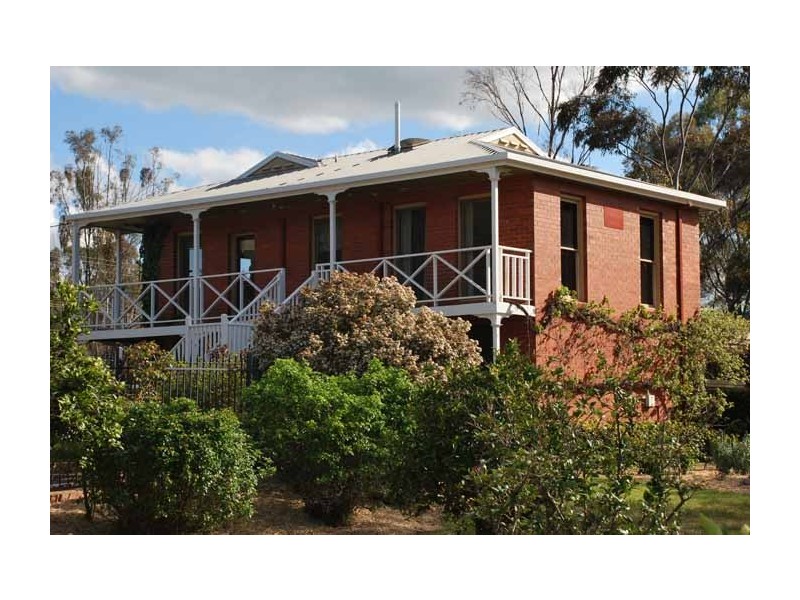 2 Edgewater Road, Kialla VIC 3631