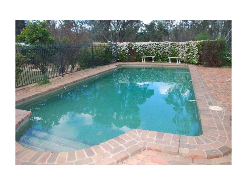 2 Edgewater Road, Kialla VIC 3631