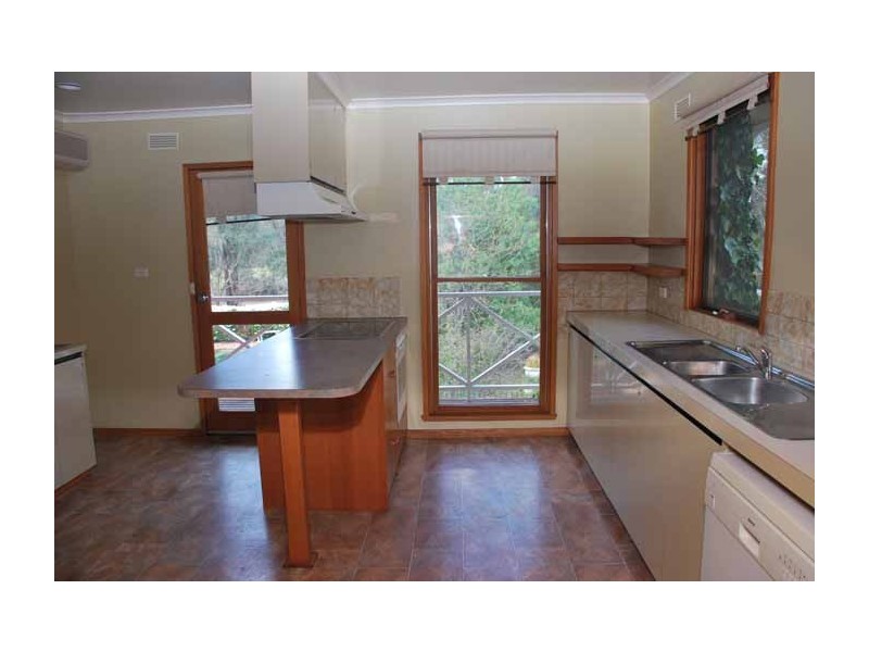 2 Edgewater Road, Kialla VIC 3631