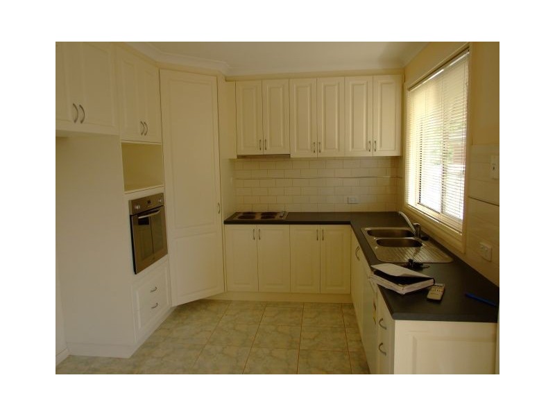 2/19 Dampier Avenue, Shepparton VIC 3630