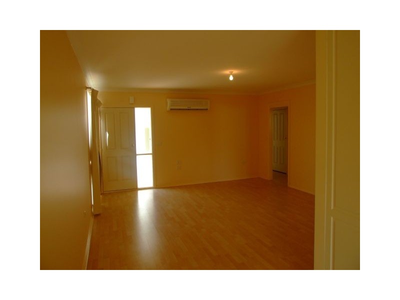 2/19 Dampier Avenue, Shepparton VIC 3630