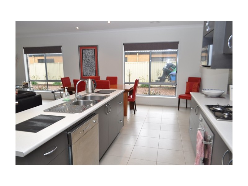 7 Dalmahoy Court, Shepparton VIC 3630