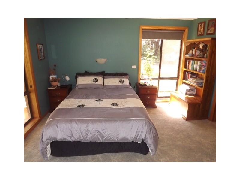 813 Fuzzard Road, Waaia VIC 3637