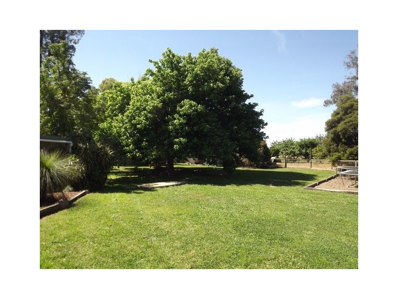 813 Fuzzard Road, Waaia VIC 3637