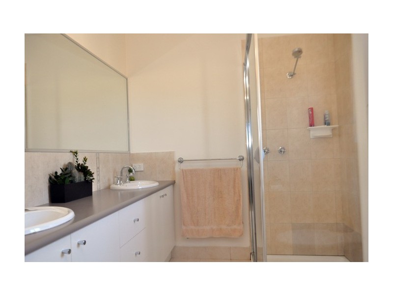 7 Wendouree Drive, Kialla VIC 3631