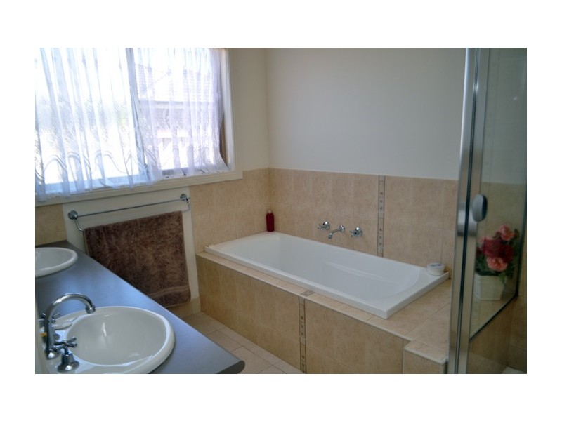 7 Wendouree Drive, Kialla VIC 3631