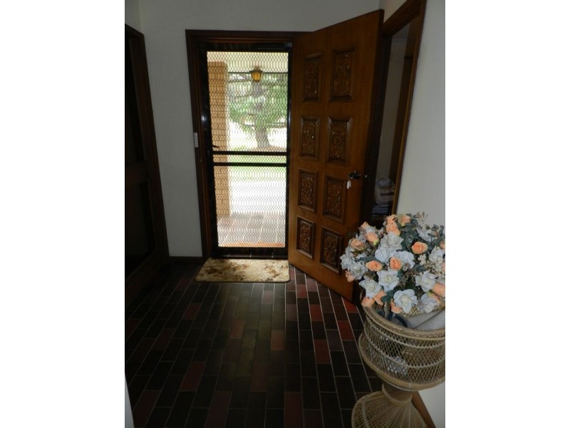 8 Service Road, Kialla West VIC 3631