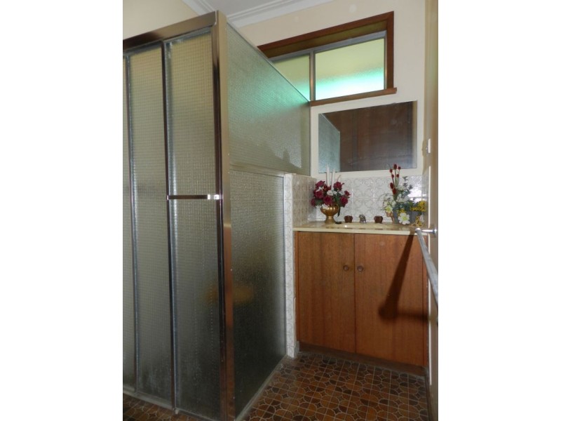 8 Service Road, Kialla West VIC 3631