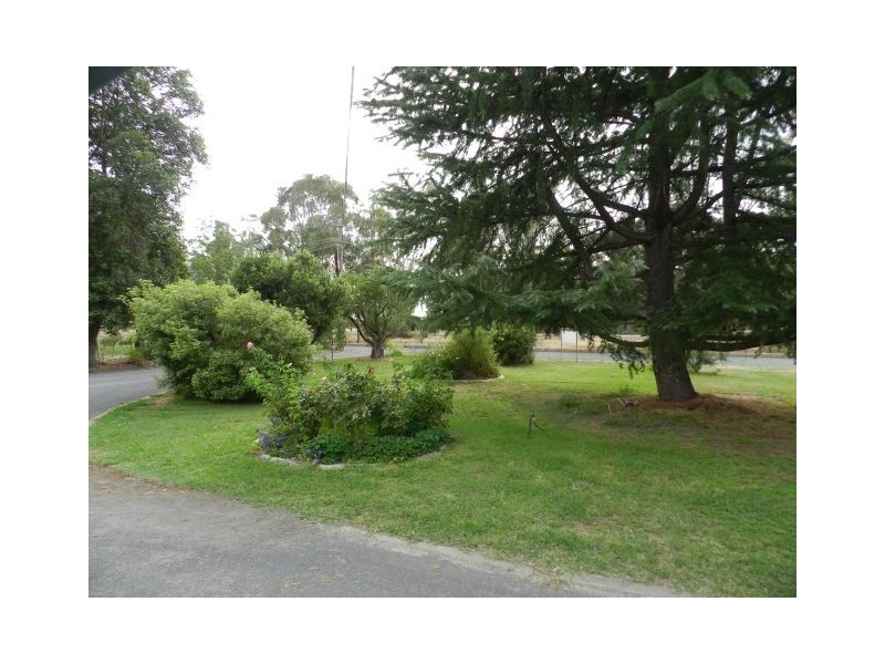 8 Service Road, Kialla West VIC 3631