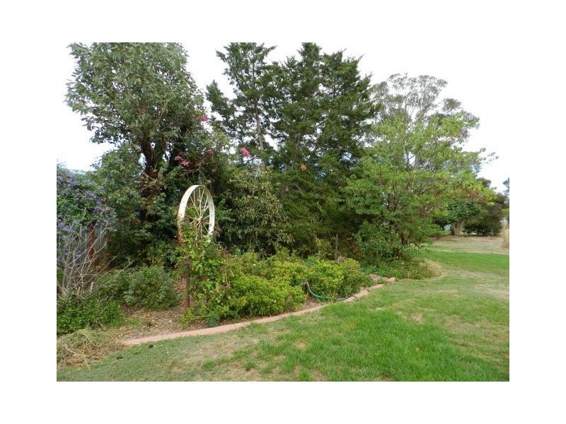 8 Service Road, Kialla West VIC 3631