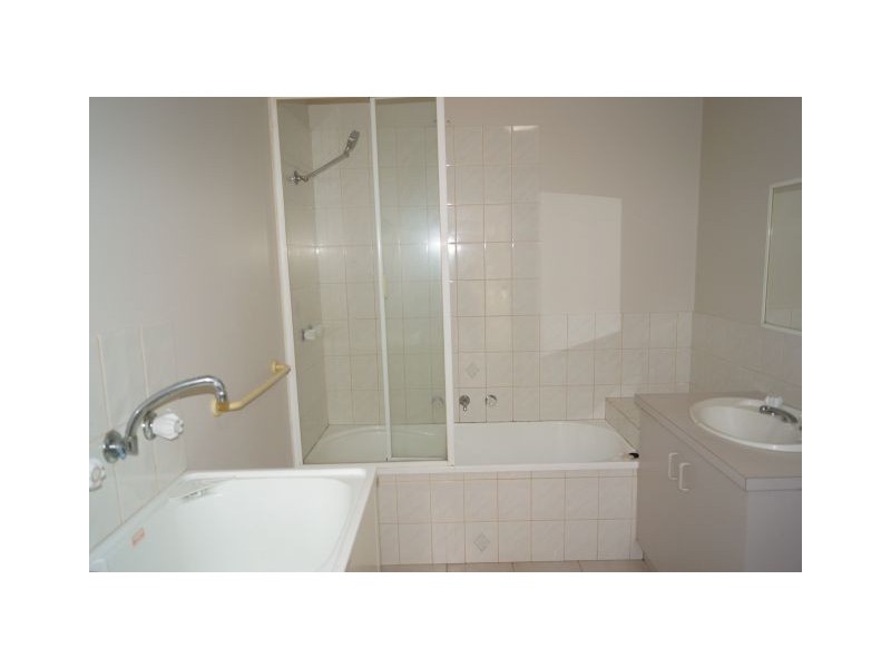 4/16 Helmer Street, Mooroopna VIC 3629