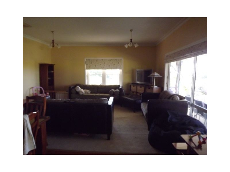 360 Poplar Ave, Shepparton VIC 3630