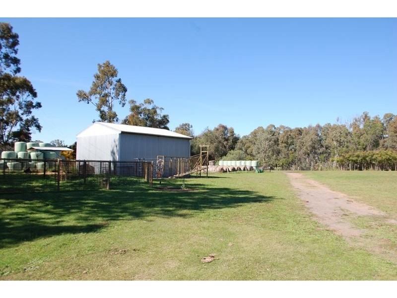 11 Edgewater Road, Kialla VIC 3631