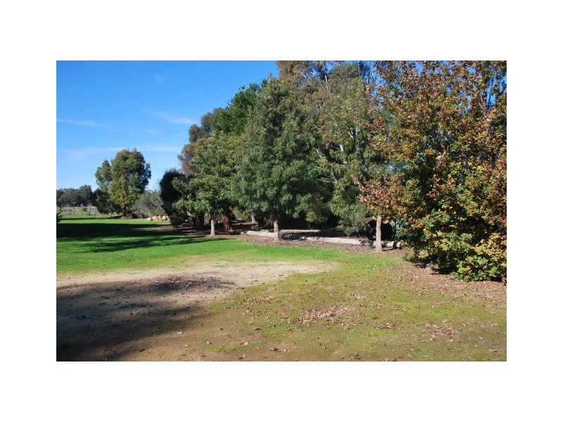 2 Holmes Court, Numurkah VIC 3636