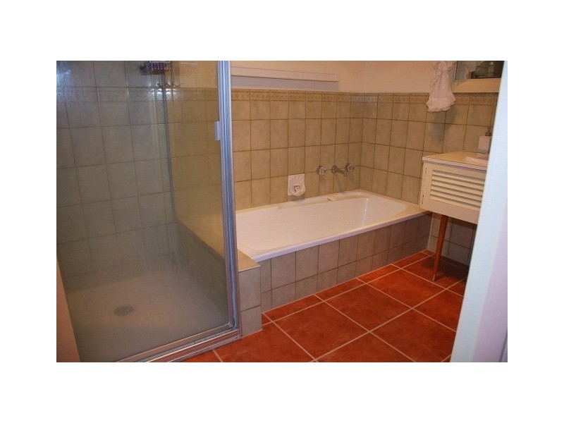 42 Glenlyon Avenue, Shepparton VIC 3630