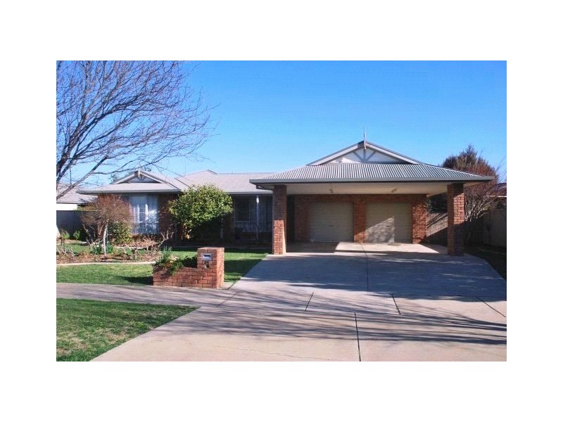 24 Silvan Crescent, Kialla VIC 3631