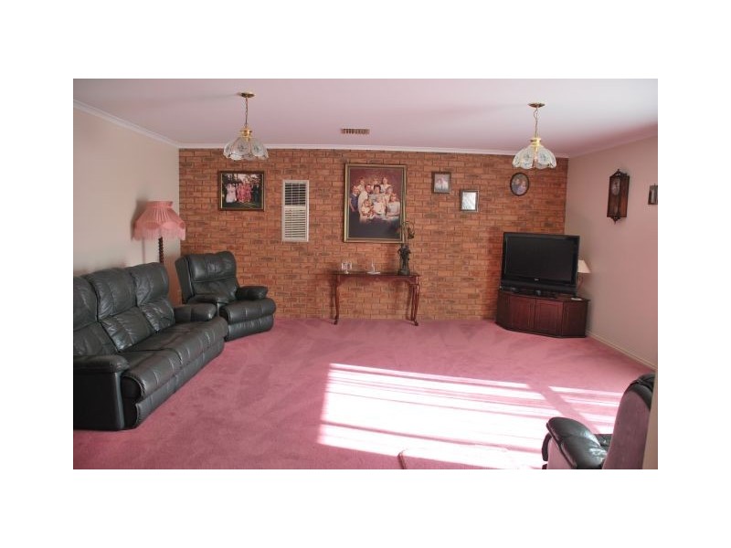 24 Silvan Crescent, Kialla VIC 3631