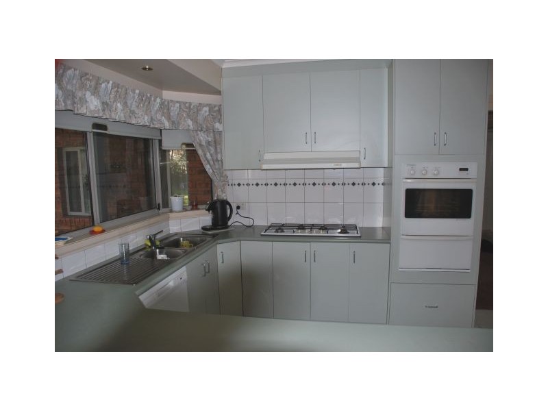 24 Silvan Crescent, Kialla VIC 3631