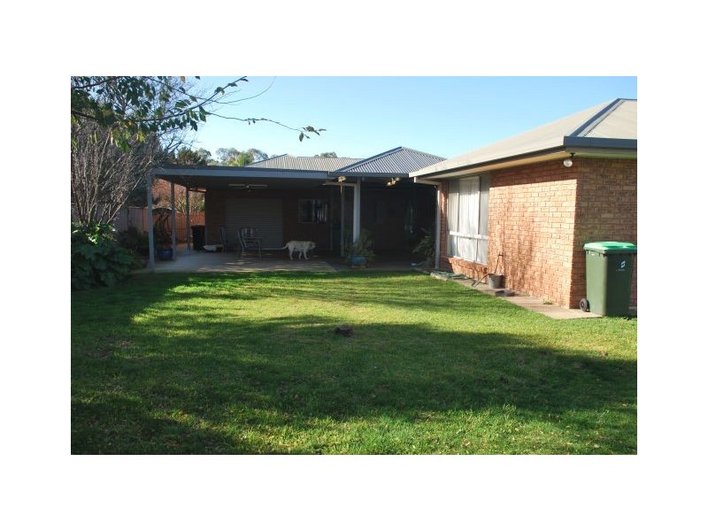 24 Silvan Crescent, Kialla VIC 3631