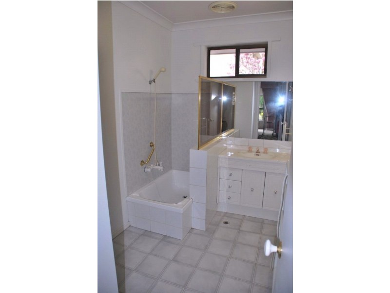 8 Talinga Crescent, Shepparton VIC 3630