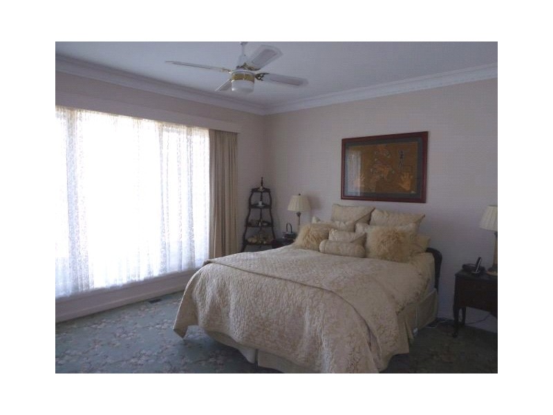 4 Dunkirk Avenue, Shepparton VIC 3630