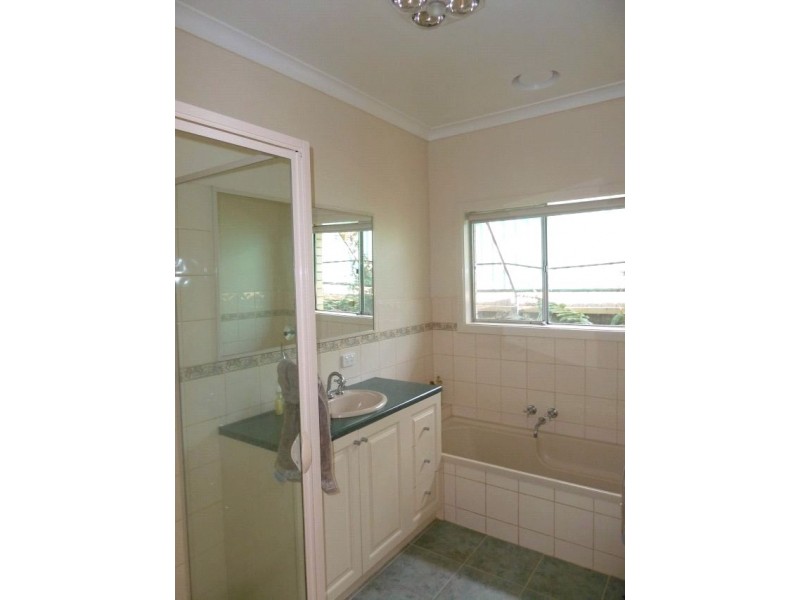 4 Dunkirk Avenue, Shepparton VIC 3630