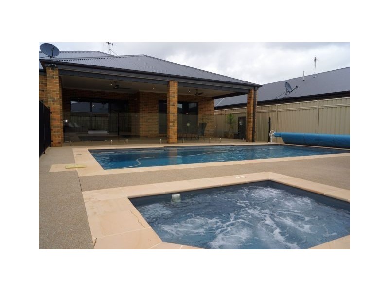 6 Wanderers Lane, Kialla VIC 3631