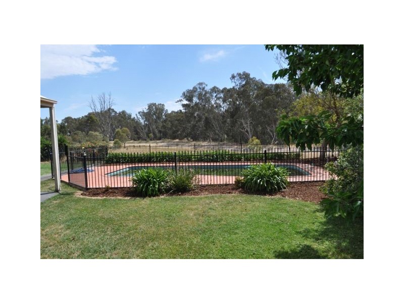 4 Omeo Court, Kialla VIC 3631