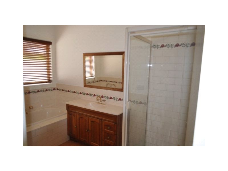 4 Omeo Court, Kialla VIC 3631