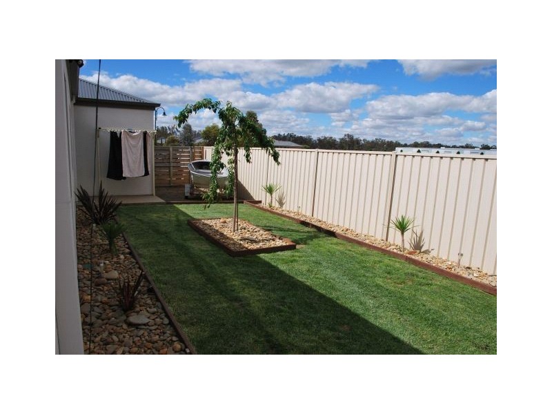 18 Sugargum Cresent, Kialla VIC 3631