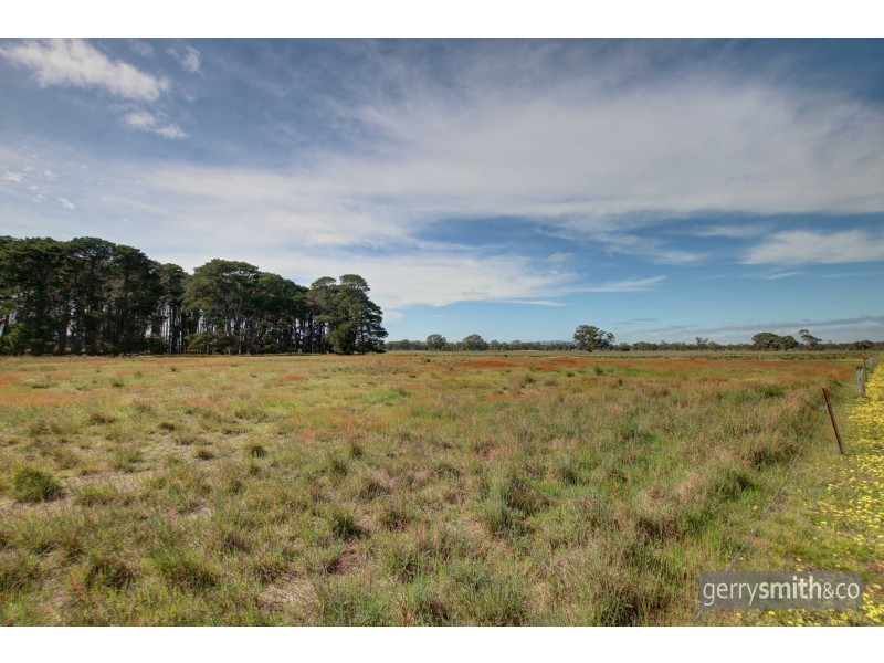 2 John McPhees Drive, Toolondo VIC 3401