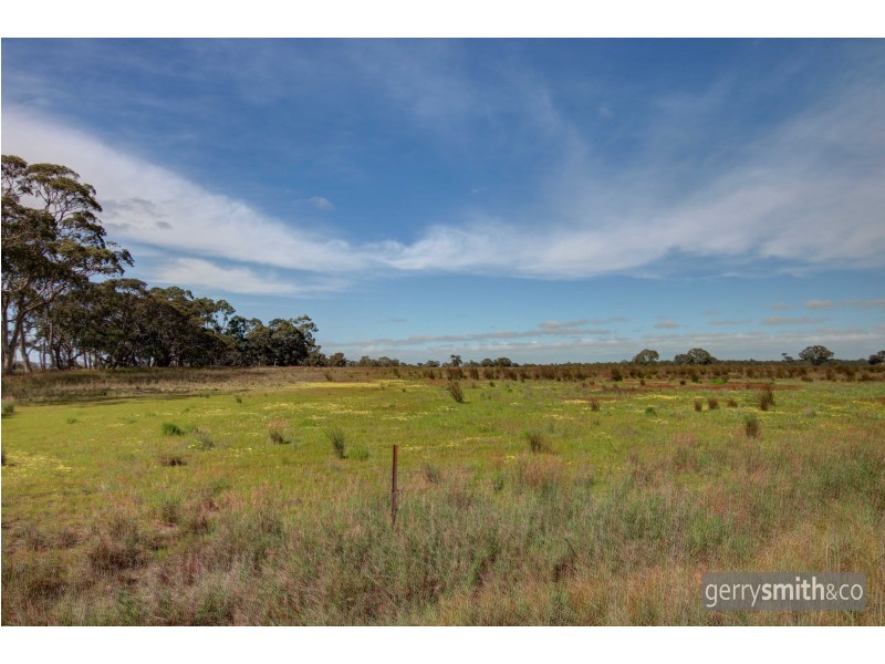 2 John McPhees Drive, Toolondo VIC 3401