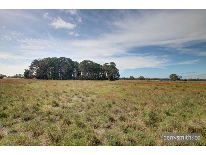 2 John McPhees Drive, Toolondo VIC 3401