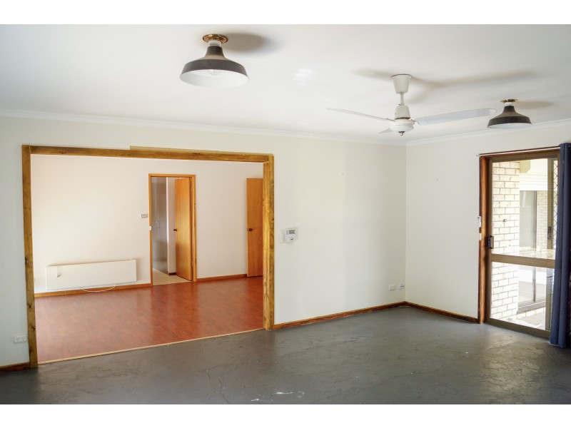 30 Tregear Street, Warracknabeal VIC 3393