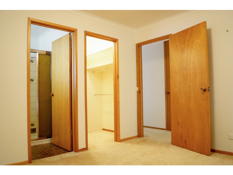 30 Tregear Street, Warracknabeal VIC 3393