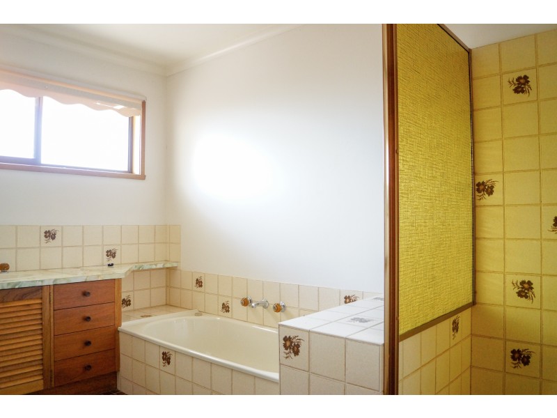 30 Tregear Street, Warracknabeal VIC 3393