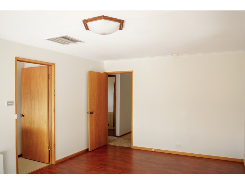 30 Tregear Street, Warracknabeal VIC 3393