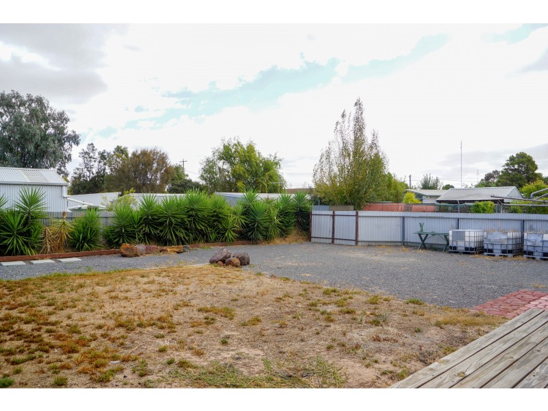 30 Tregear Street, Warracknabeal VIC 3393