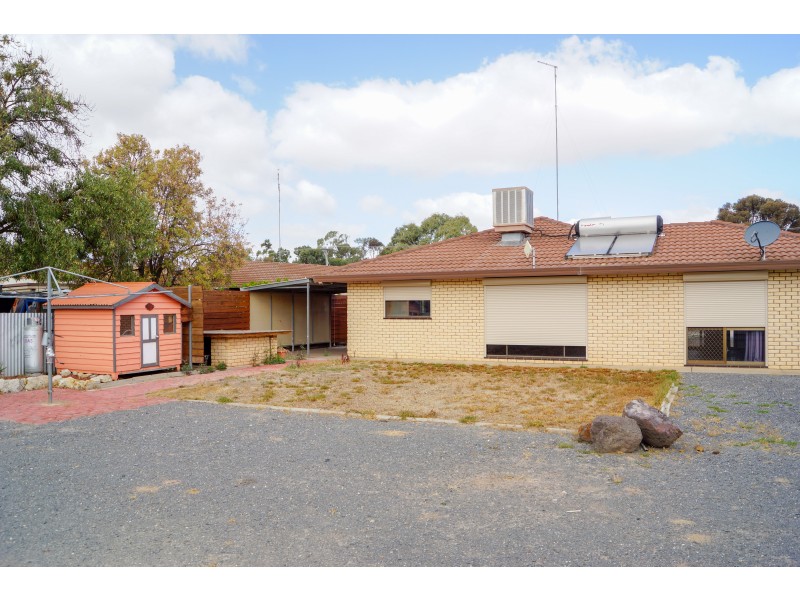 30 Tregear Street, Warracknabeal VIC 3393