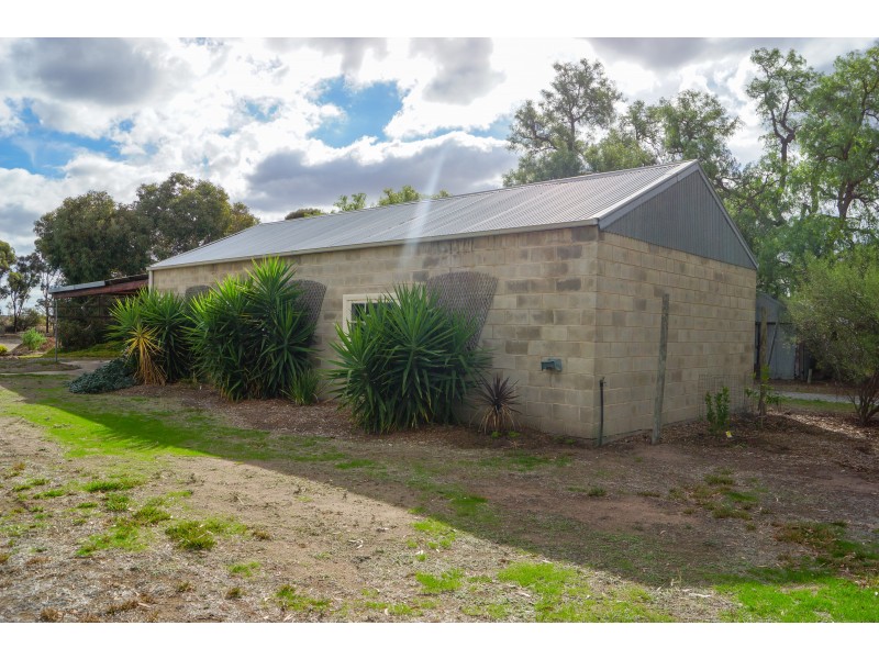 75 Lake Avenue, Natimuk VIC 3409