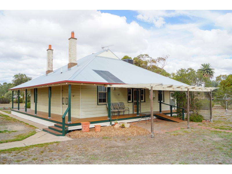 75 Lake Avenue, Natimuk VIC 3409