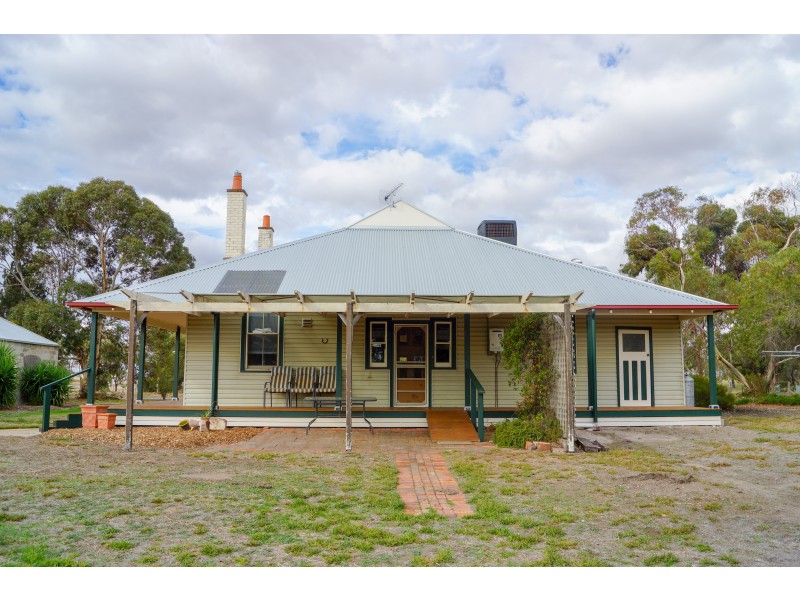 75 Lake Avenue, Natimuk VIC 3409